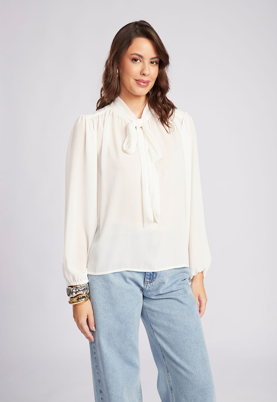 251011024A_BLUSA-MANGA-LONGA-OFF-WHITE-COM-AMARRACAO-NO-DECOTE_1
