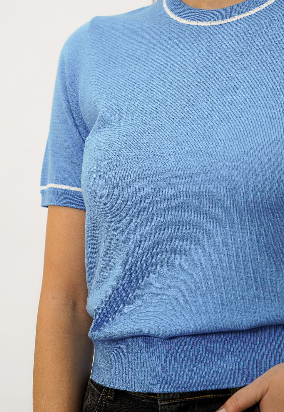 252011062A_BLUSA-FILETE-CONTRASTE-EM-TRICOT-AZUL_999